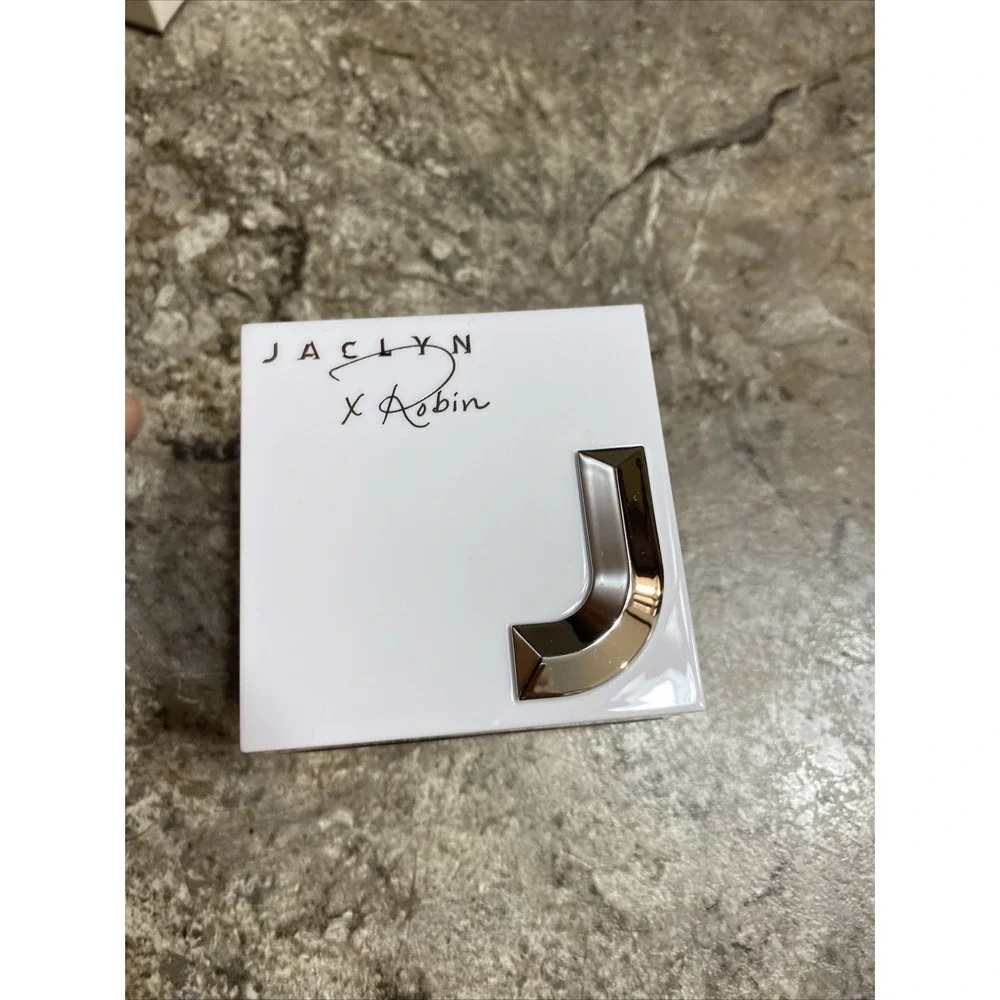 Jaclyn‎ x Robin Powder Move Loose Setting 9.8 g Sheer Tan loose Setting powder